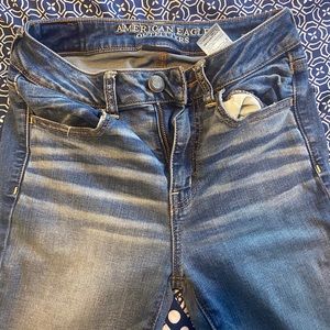 AMERICAN EAGLE HIGH RISE JEANS🤍